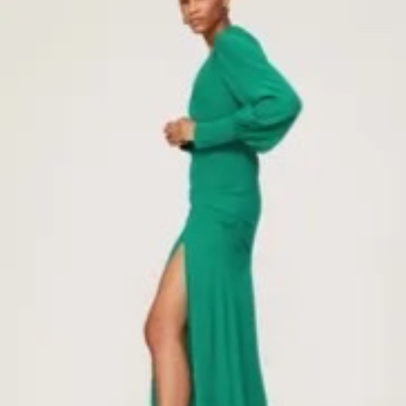 Elegant Green Maxi Dress - Picture 3 of 12